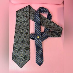 Vintage Gianni Versace Silk Tie Medusa Logo & Gold Geometric Detail